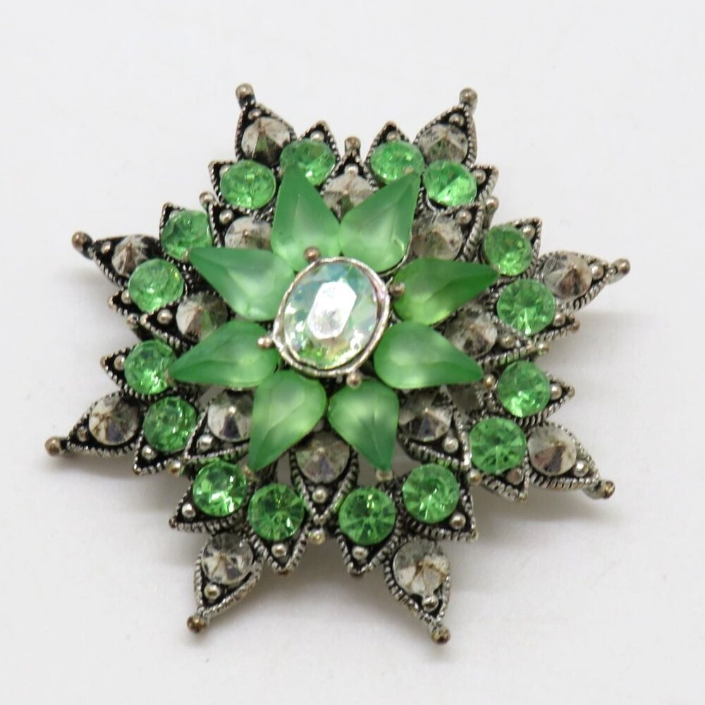 Vintage Green Frosted Rhinestone Starburst 1.5" Brooch Clear Center‎ Silver Tone